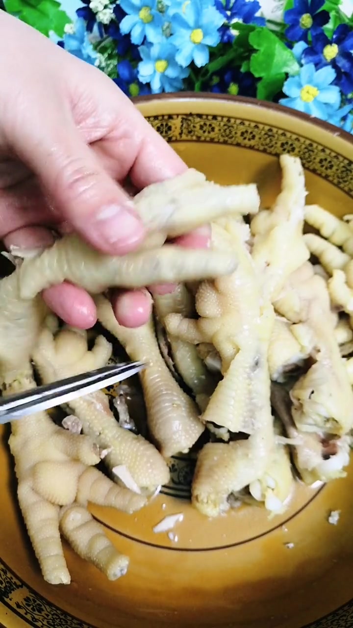 网上最好吃的脱骨鸡爪,有没有着急的想上嘴咬一口?越吃越过瘾!