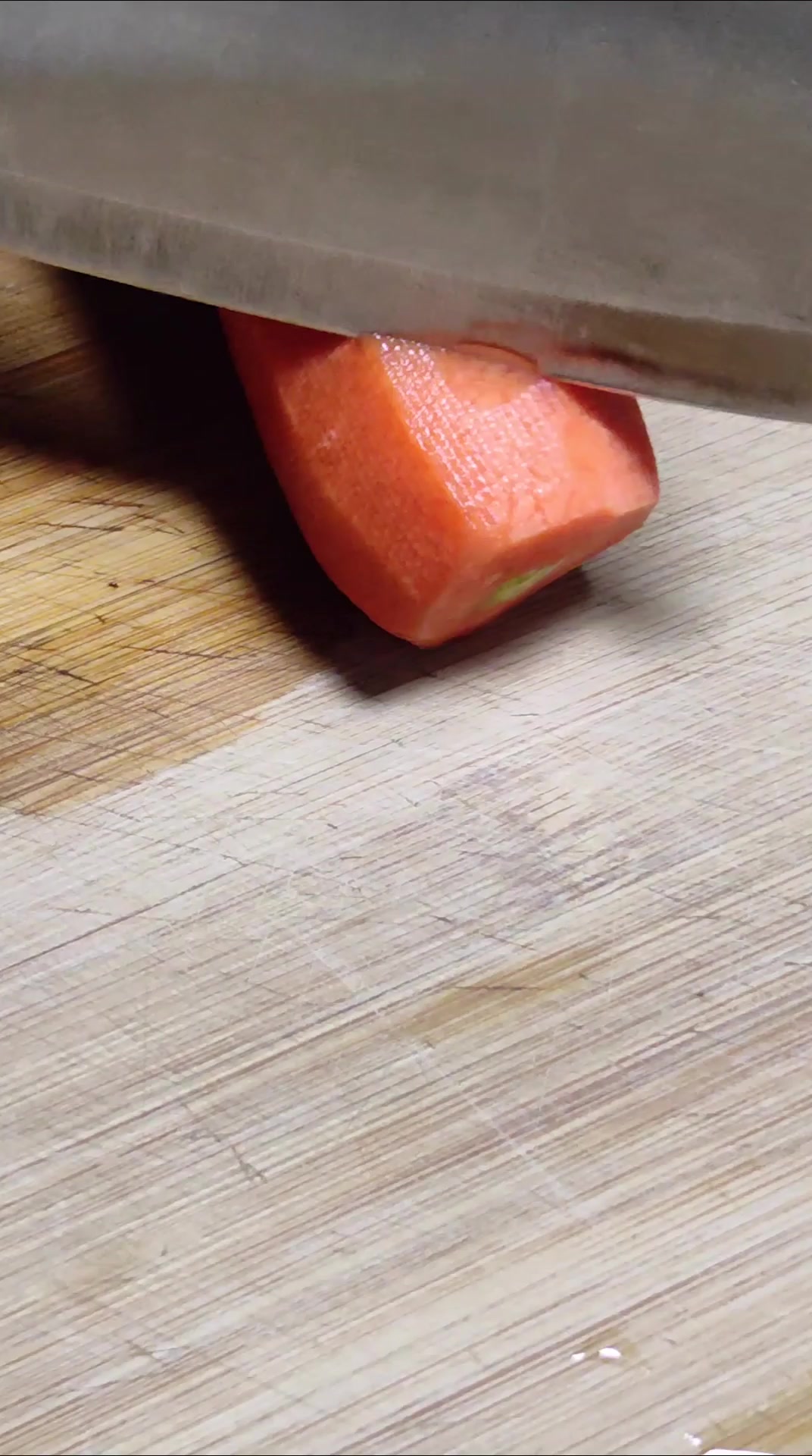鸡腿最鲜美的做法,鸡腿蘑菇煲,汤鲜肉嫩