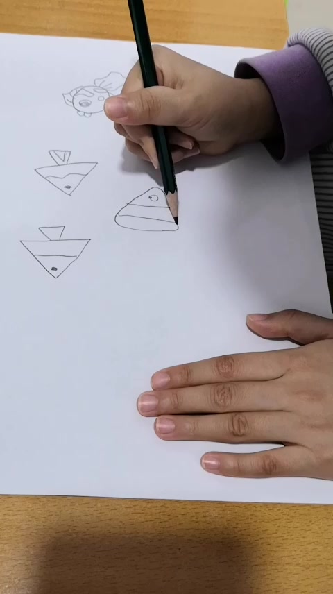 简单几笔,用铅笔跟我来学画小丑鱼!