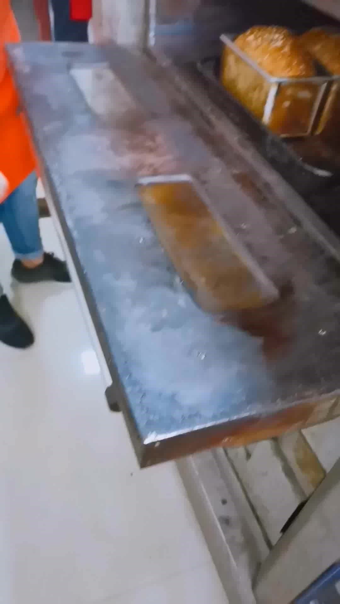 黄金手撕面包出炉啦,看看手撕的效果,满意不?