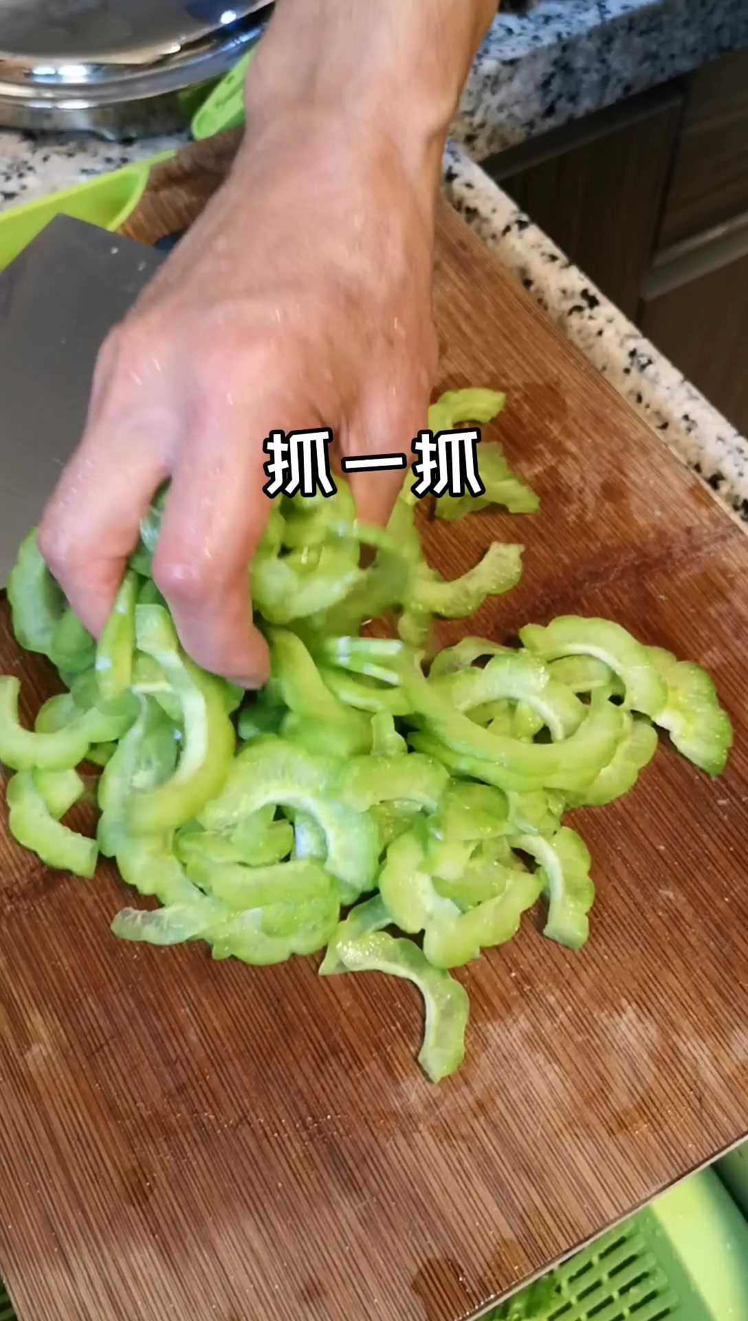 1分钟能做什么菜?苦瓜煎蛋了解一下