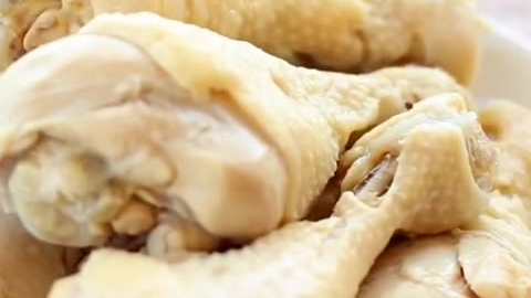 #叫你模仿可不是叫你超越#天气越来越热了,今天分享一道凉拌手撕鸡丝,麻辣鲜香又酸爽开胃,收