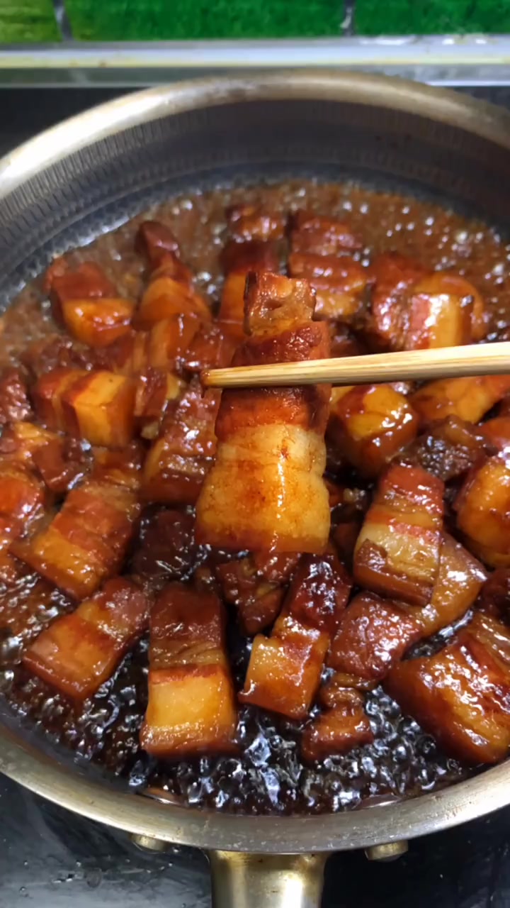 红烧肉的简便做法,不仅不油腻而且入口即化,和大米饭真是绝配啊