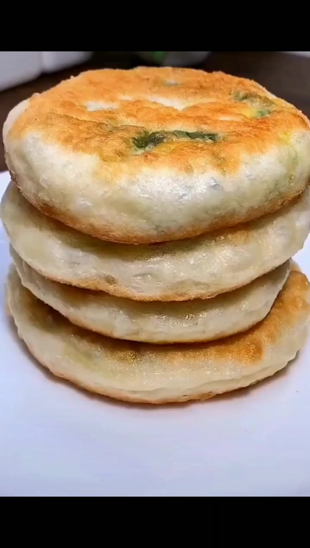 家常韭菜饼的简单做法,不破皮不露馅,鲜香好吃,不油腻