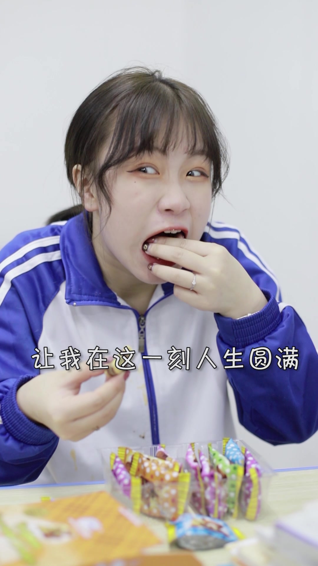 深受小朋友喜爱的曲奇饼干,总会让他们停下脚步细细的品味!
