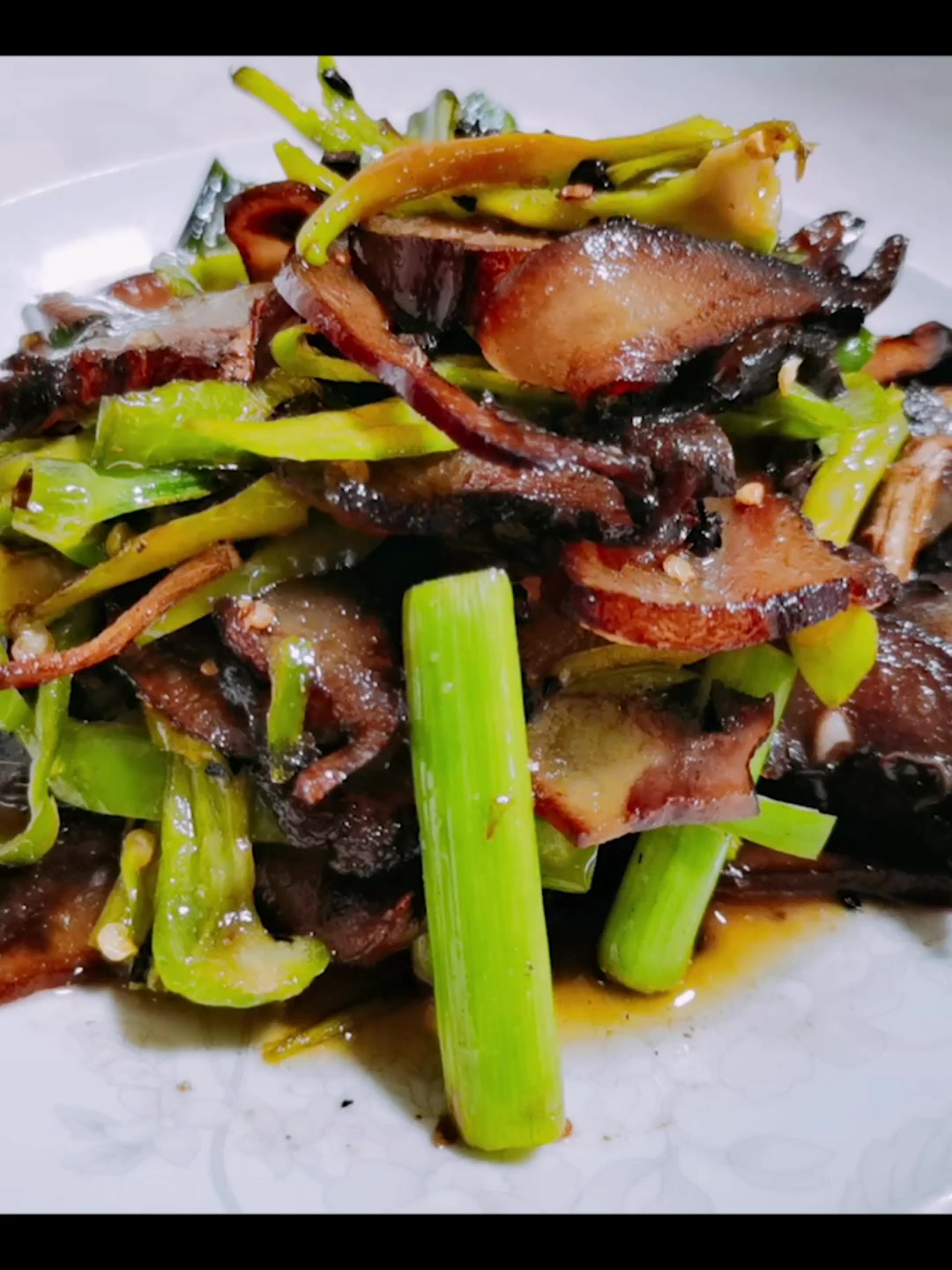 家常青椒炒腊耳朵,简单易学,入味下饭