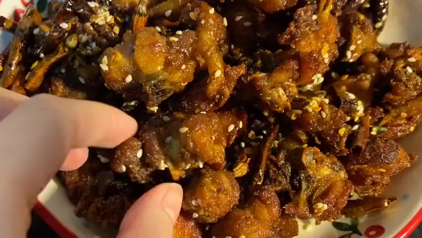 #自制麻香辣子鸡# 这个鸡真的巨好吃!!个人觉得比辣子鸡的味道更丰富更香麻,一卤二炸三拌,