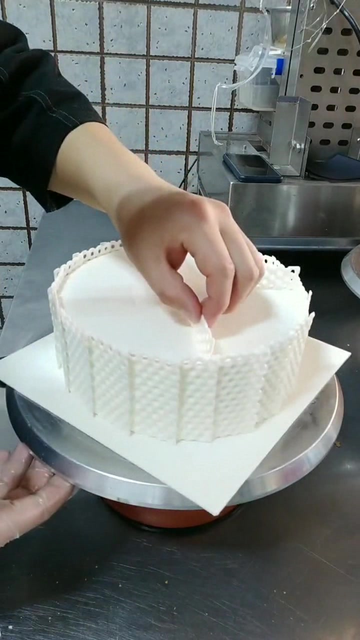 哇哦,这么多水果!芒果、草莓、猕猴桃、火龙果四色水果格子蛋糕