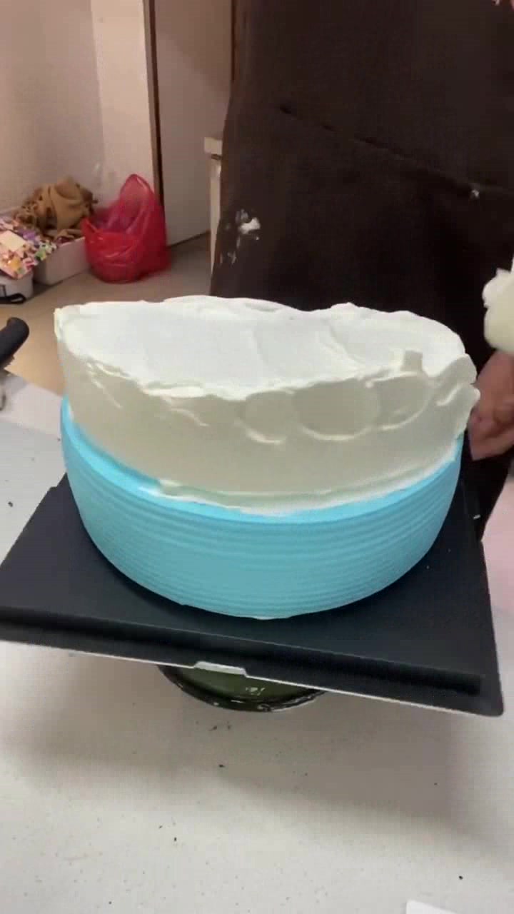 蓝色奶油裱花干净整洁,简约儿童生日蛋糕,这个成品好高级的样子