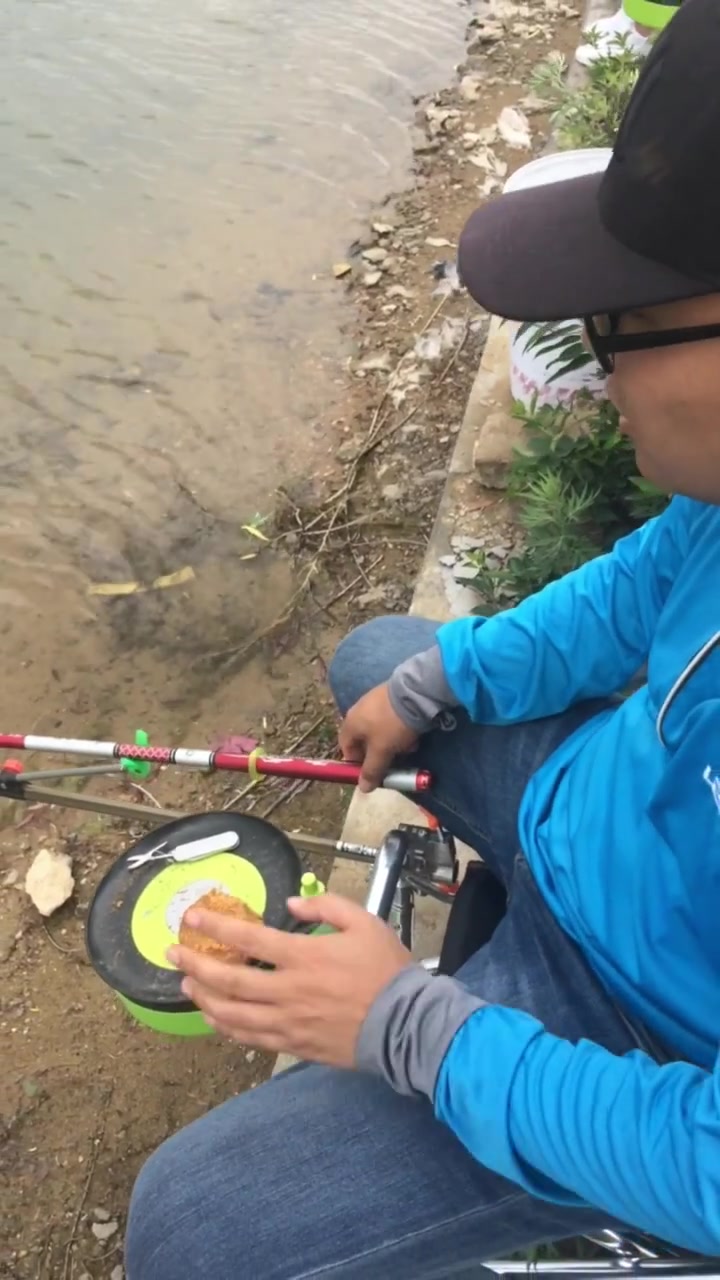低成本防止鱼竿落水,试试钓鱼配件竿止