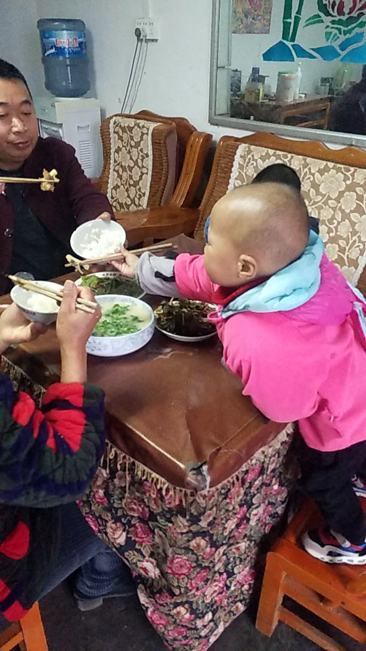 今天还给奶奶挟菜