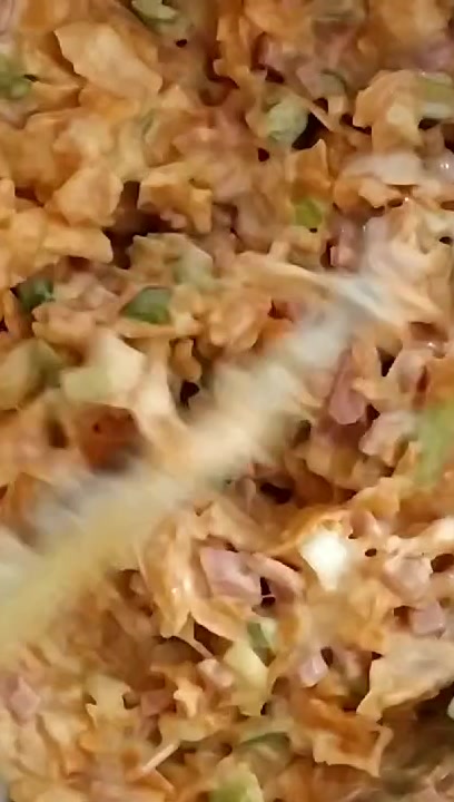 美味的胡萝卜火腿鸡蛋饼
