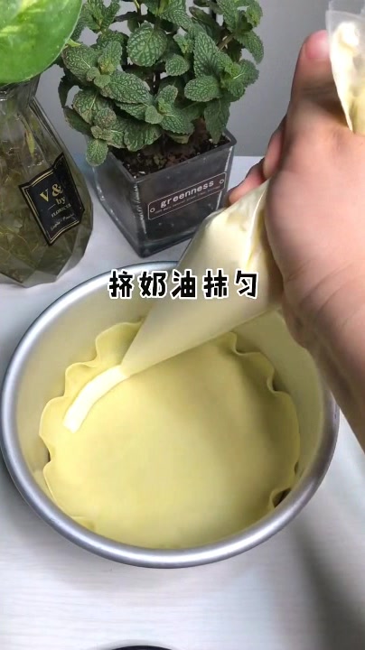 封城媳妇在家做千层蛋糕,用刀切开那一刻,我被惊艳了!