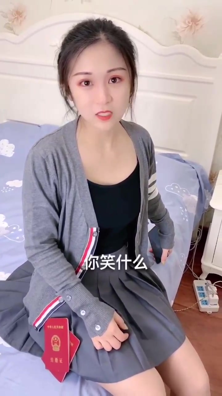 好白菜都被猪拱了,无意间拍到这一幕,我都忍不住笑出了声!