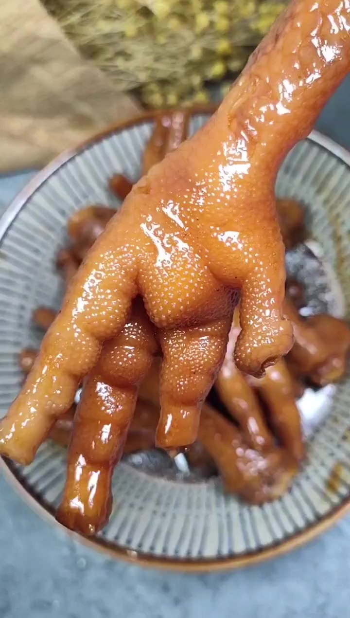 砂锅卤鸡爪,做法十分简单,这样做的鸡爪超级入味哦