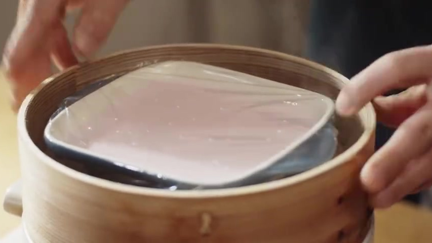 #美食# 平底锅草莓千层蛋糕 草莓控们不用太爱我,不过是一个平平无奇的甜品痴狂者。&nbsp;&nbsp;#不