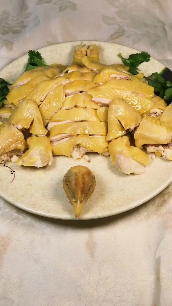 广东白切鸡的正宗做法,皮脆肉滑,口感特别爽