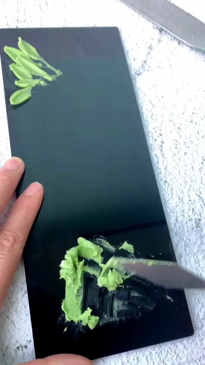 做1个蛋糕几分钟,做好1个蛋糕却需要长久练,裱花师勤学苦练日常