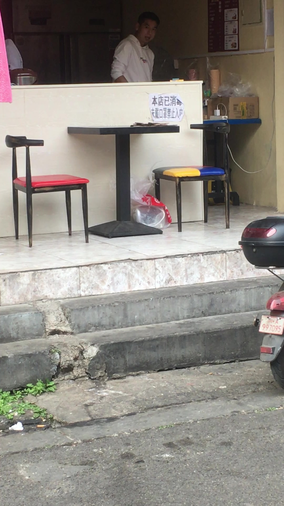 汉堡奶茶炸鸡店的生意还可以