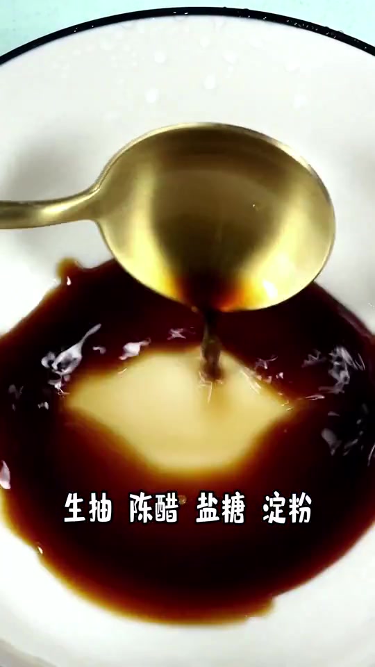 鸡蛋、木耳、胡萝卜一起炒,不放猪肉也好吃