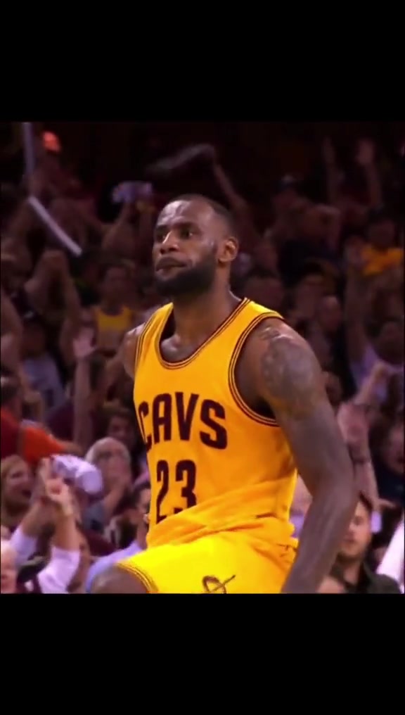 詹姆斯霸气收枪手势