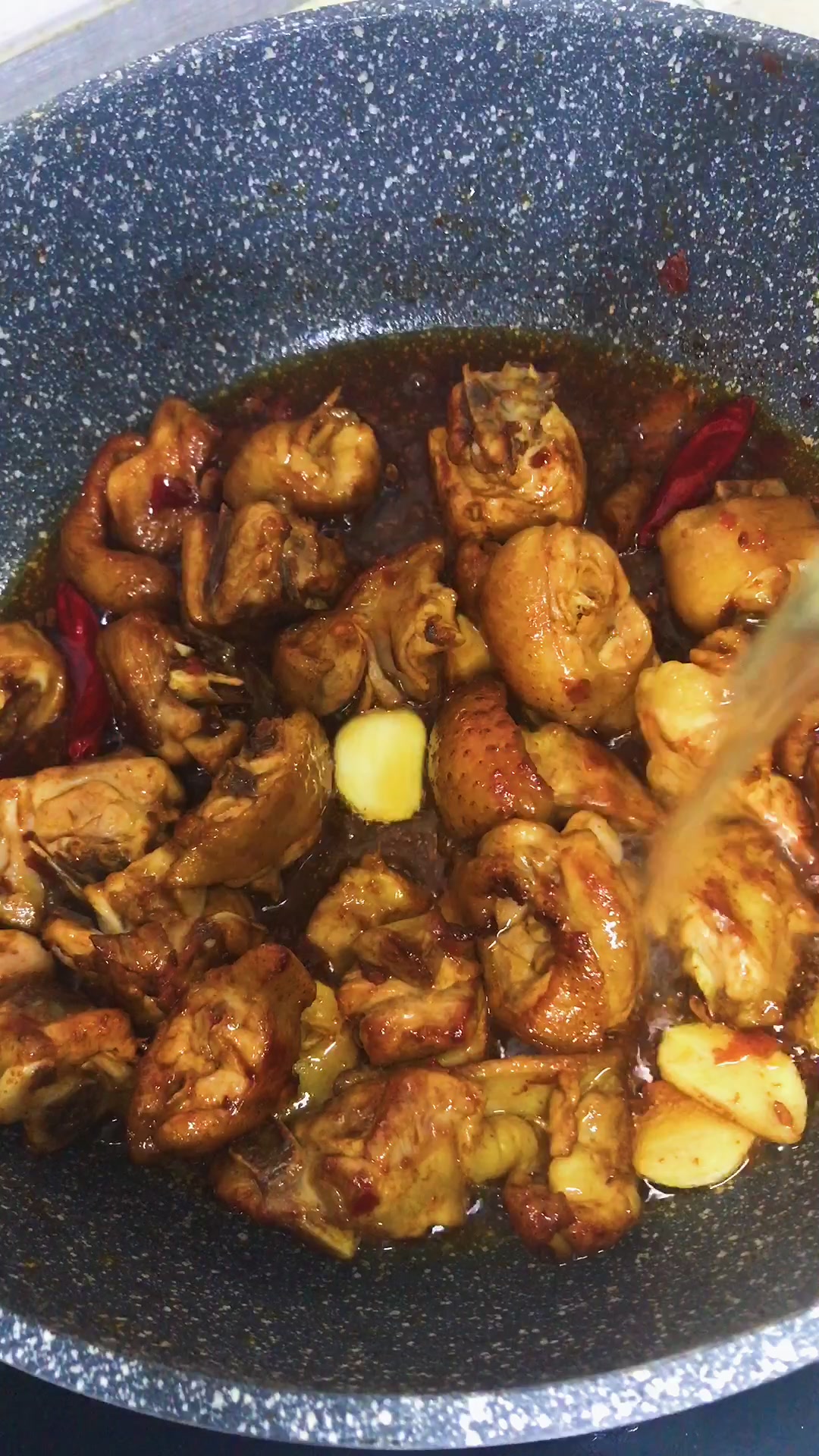 土豆烧鸡家常做法,大口吃肉,超级满足!