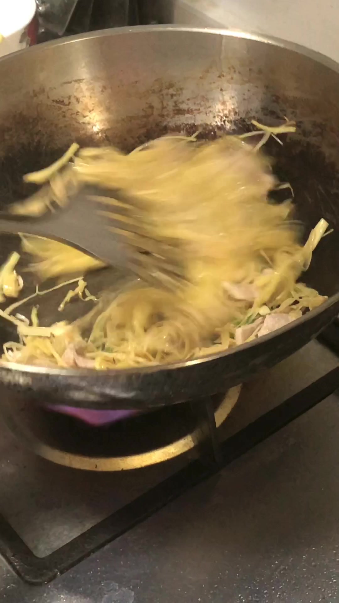 都是精华!没想到菠萝蜜丝可以这样炒着吃,清香可口,回味无穷～