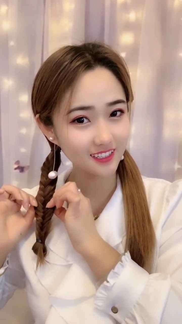 慢动作鱼骨编发教程,大方又时尚,喜欢的小姐姐千万不要错过噢