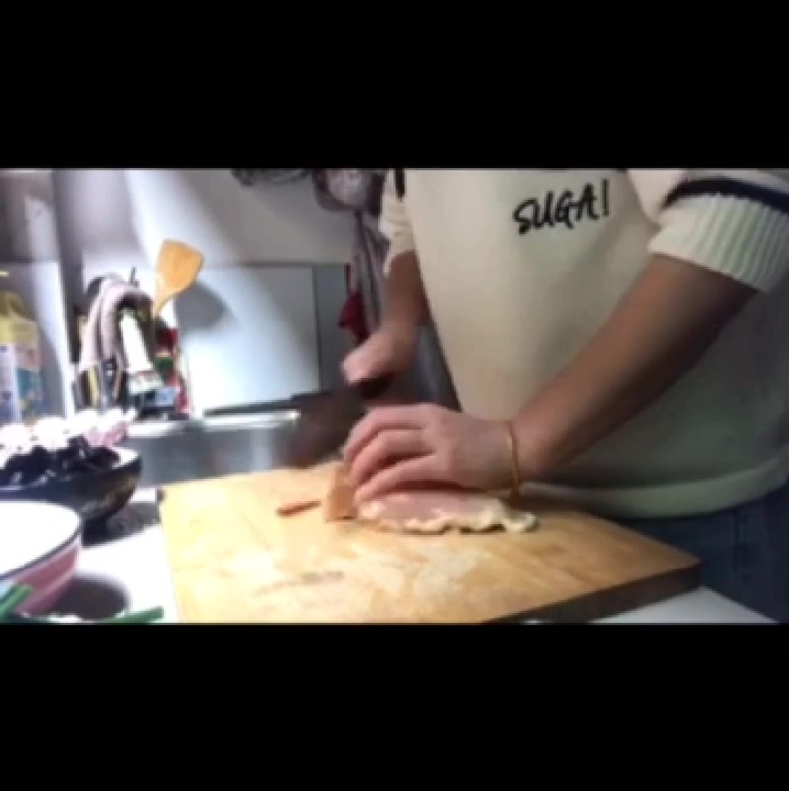 芹菜木耳炒鸡胸肉 我很喜欢的一道菜 而且很是一道低脂营养菜