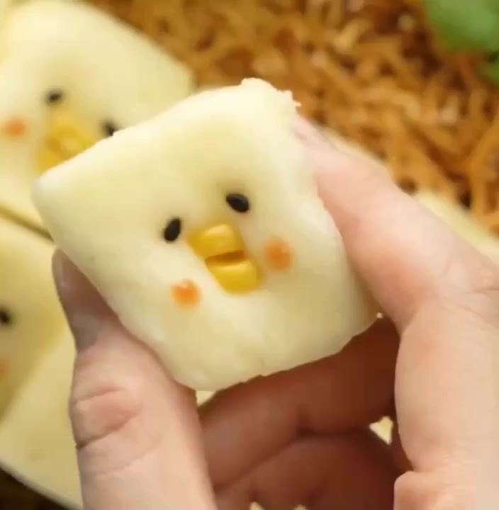 嘟萌嘟萌黄小鸡蛋糕