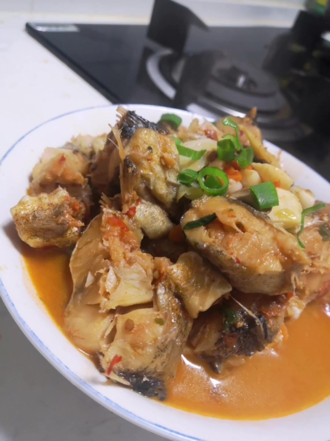 超市卖的“无头鱼”,不知道是啥鱼?今天买三条做了郫县豆瓣酱鱼