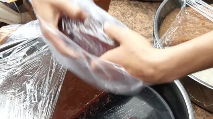 广式糕点散卖,广州黄埔顶岗市场,切红豆糕。#发现美好时光# 