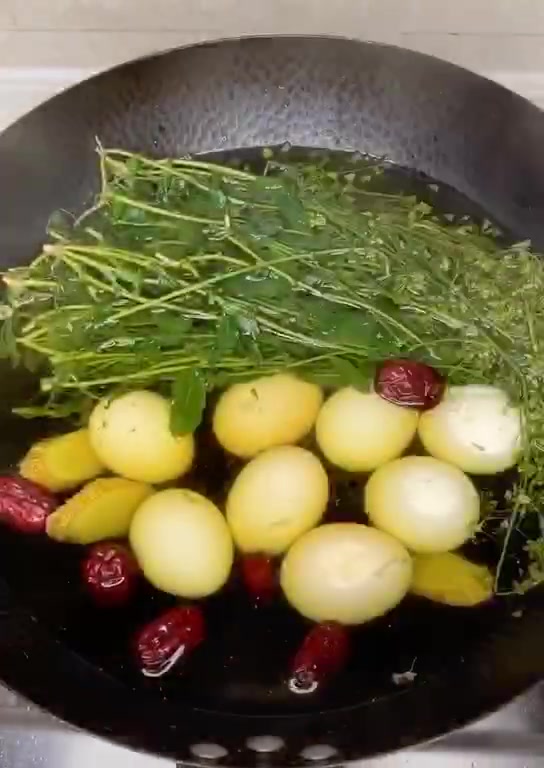 地菜(即荠菜)煮鸡蛋,今天你吃了吗?不会我教你