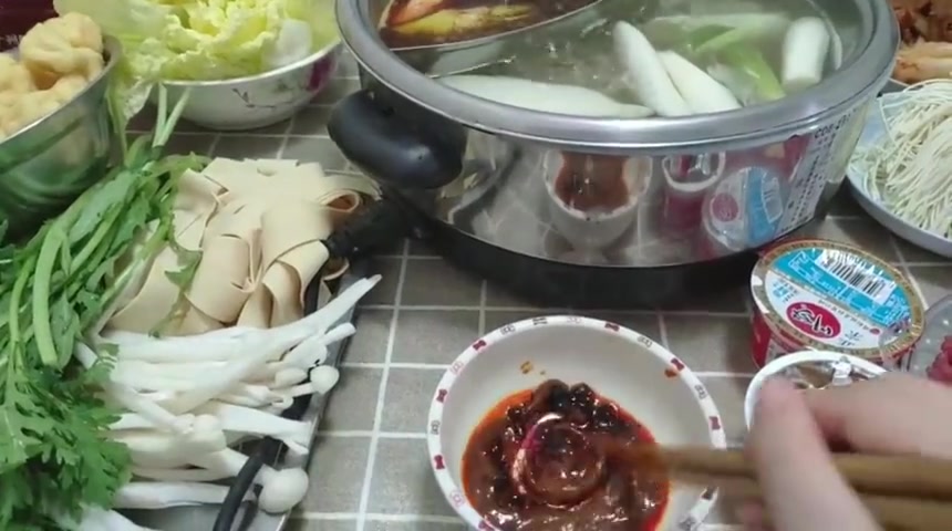如果说疫情期间最让人想念的三种美食,火锅一定榜上有名!嘴馋时来一次家庭版美味自制火锅,荤菜