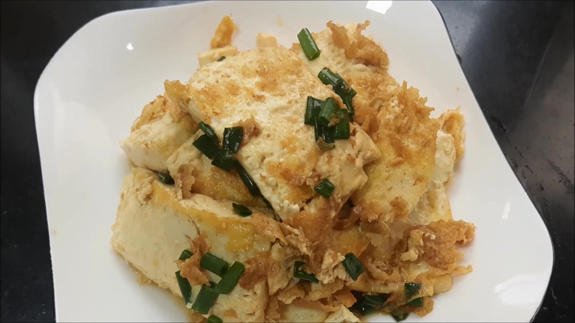 简单午餐,蒸黄脚立鱼,煎豆腐,煲杂菜。#发现美好时光# 