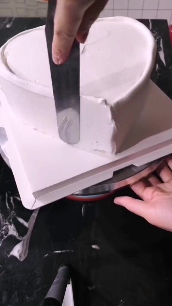 不用去掉蛋糕胚就能从圆形变成心形,教你制作心形火烈鸟蛋糕!