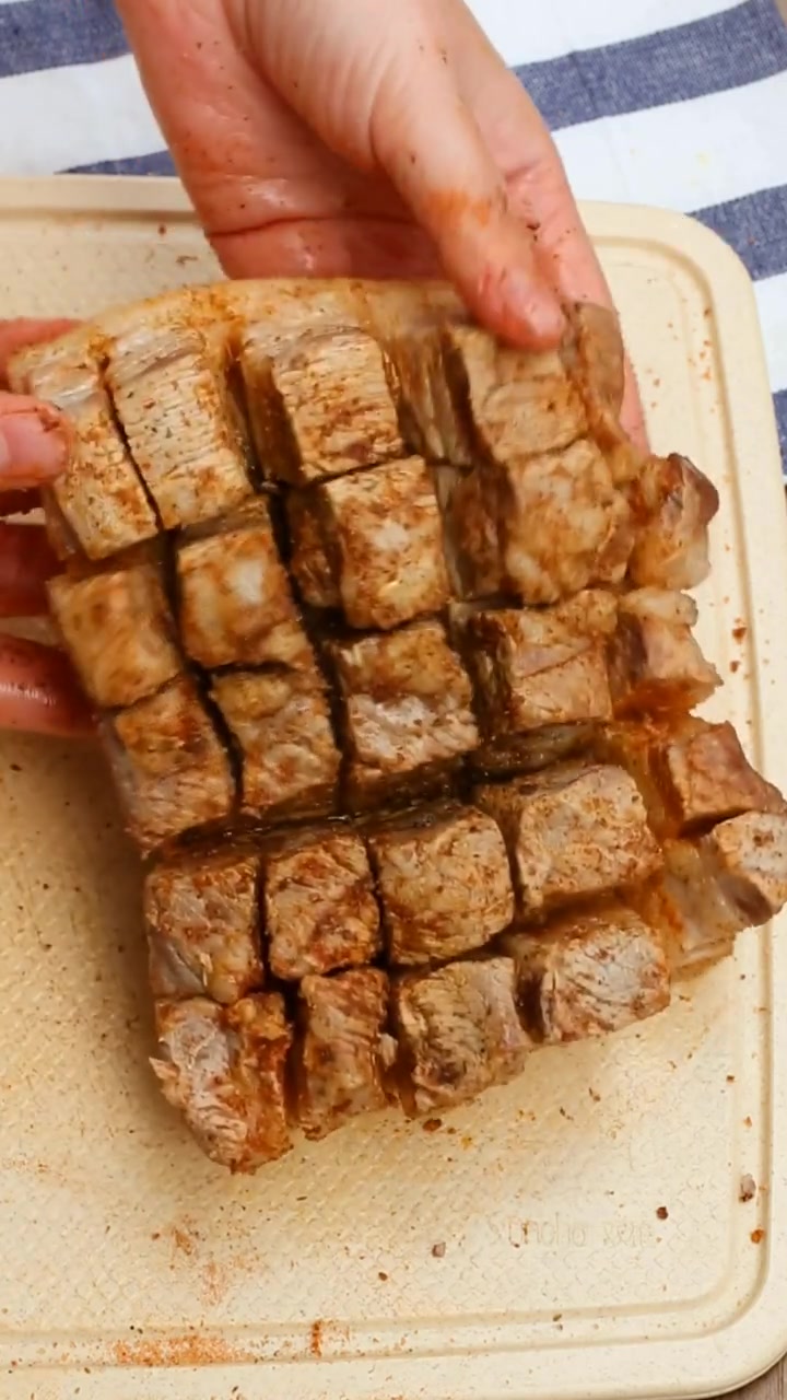 今天分享一下脆皮烤肉的详细制作教程太好吃了