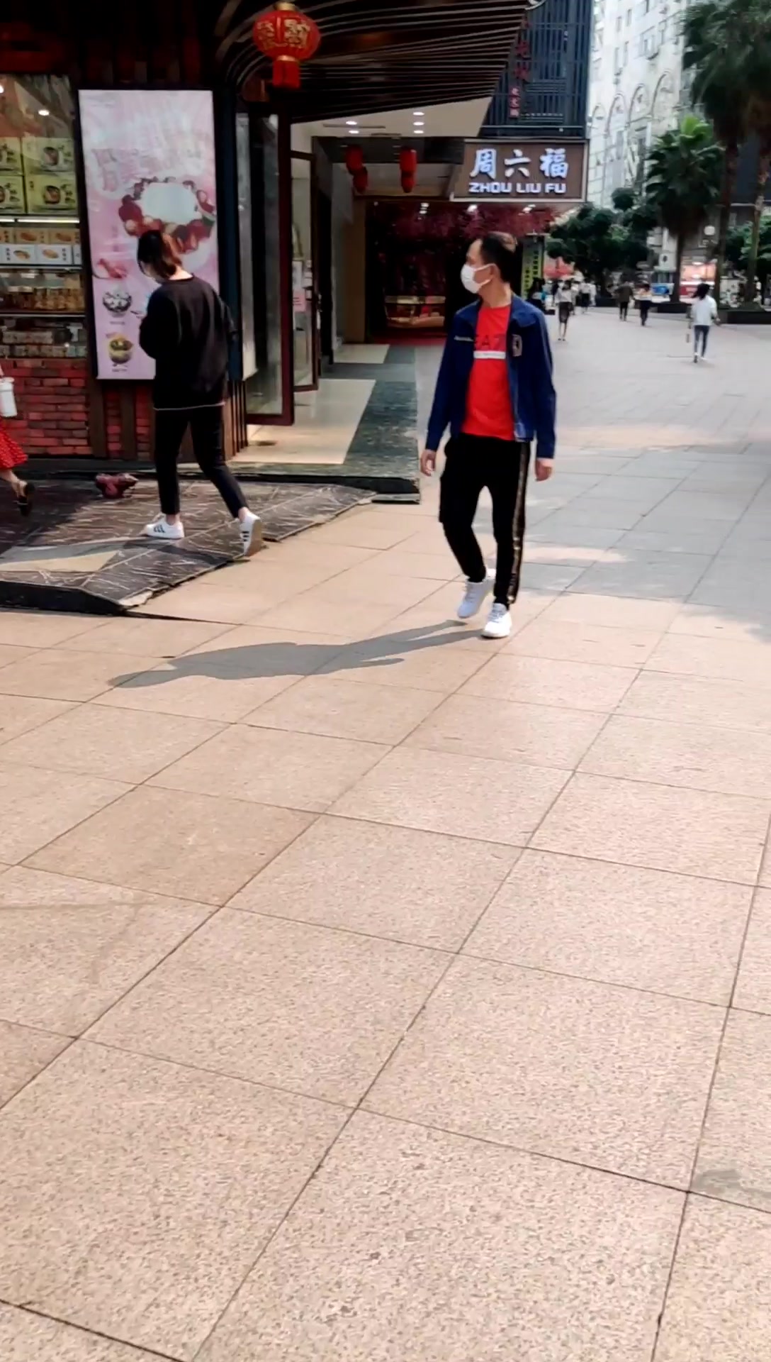 柳州最具影响力最繁华的步行街已经开始复苏有不少人出来逛街