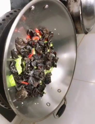 鲜黄花菜炒木耳大家常做法