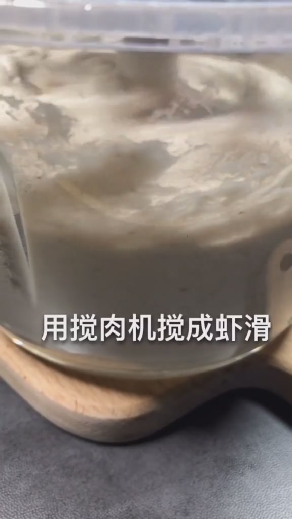 自己做的虾滑才是放心的虾滑,方法很简单,一看就会