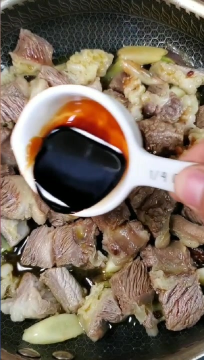 秘制土豆炖牛肉的家常做法,牛肉软烂,土豆不糊,四斤牛肉不够吃