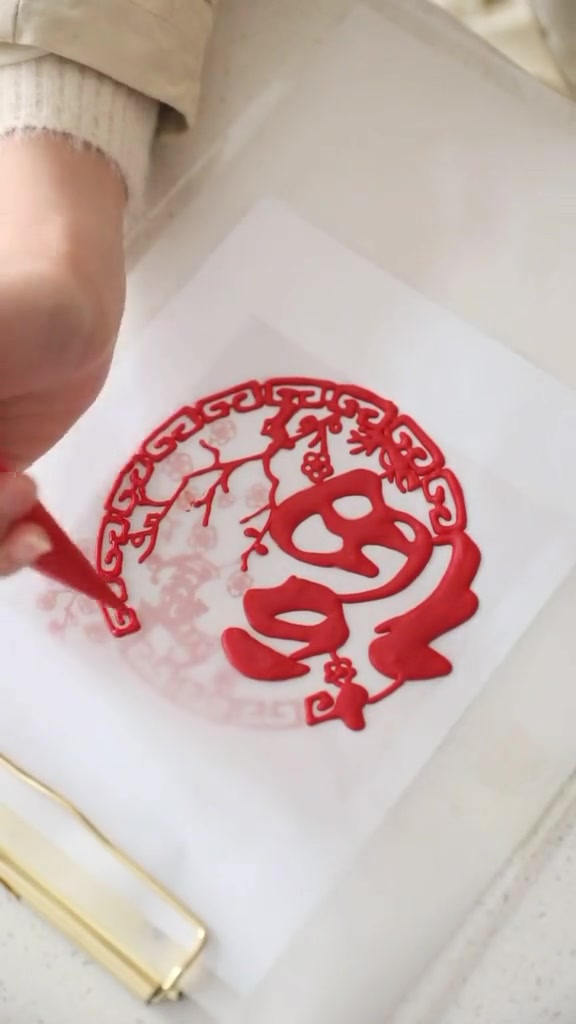 蛋糕师真的太有创意了,活了这么多年,第一次看见了窗花蛋糕!