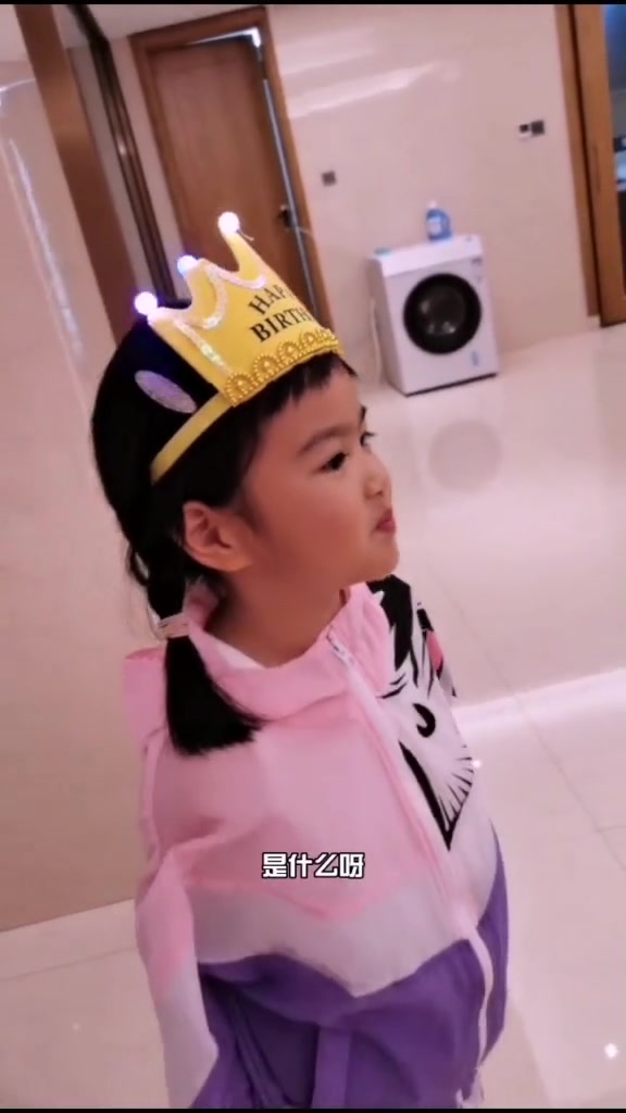 包贝尔包文婧给女儿庆生,包饺子对着镜头不断卖萌,可爱满分