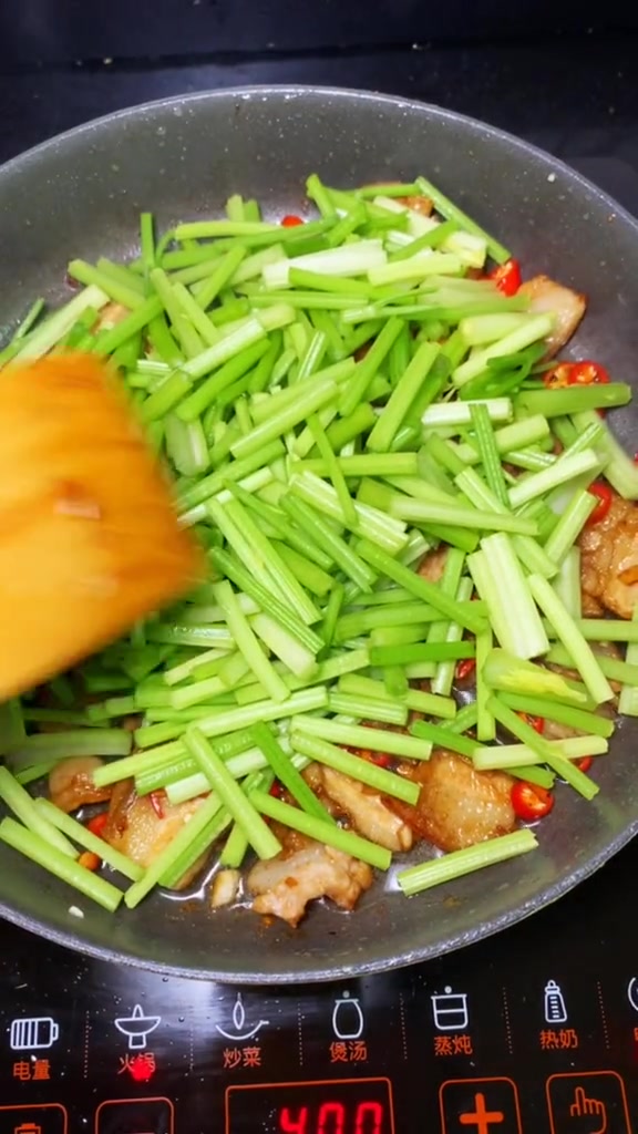 猪肉炖粉条怎么做才好吃,大厨教你做,技巧全在这