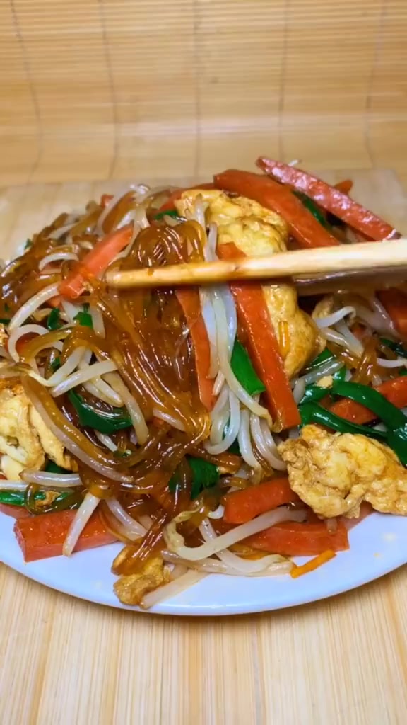 一碗蛋炒粉,先炒蛋还是先炒粉呢,这样炒不仅好吃,而且还入味