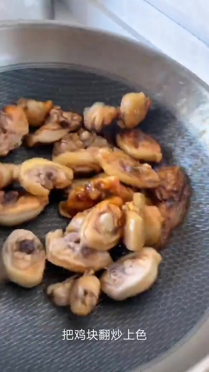 香菇土豆炖鸡块,五星酒店大厨都来跟我学