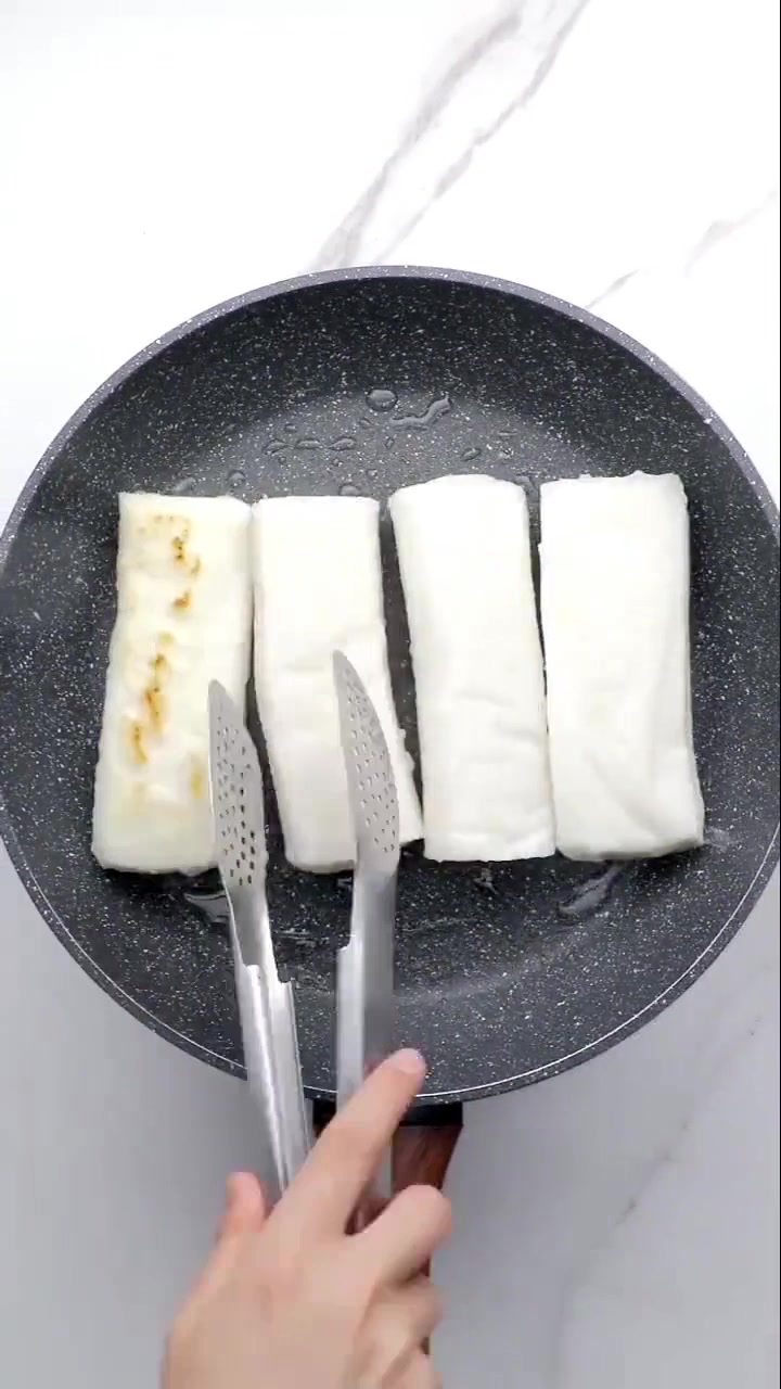 街头小吃在家做,脆皮炸年糕,香辣软糯好好吃!