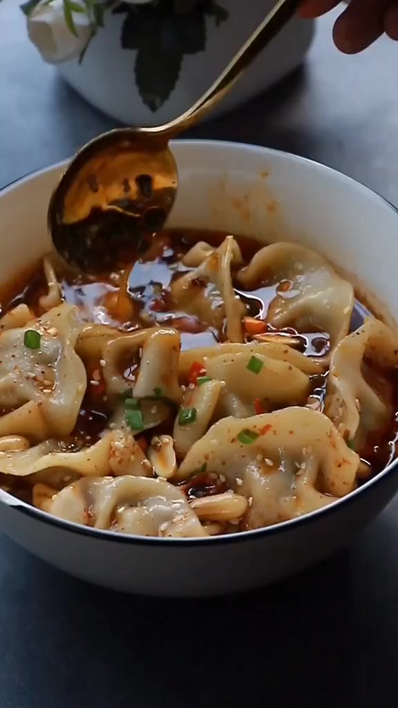 酸汤水饺,面条,酸辣粉都可以参照此方法调料汁!