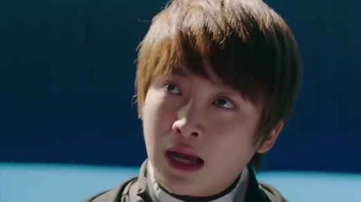 吴倩向张阅微韩玖诺道歉。夜晚难以入眠的棠雪索性起床,连夜给张阅微修 补手链,抱歉的心意不知