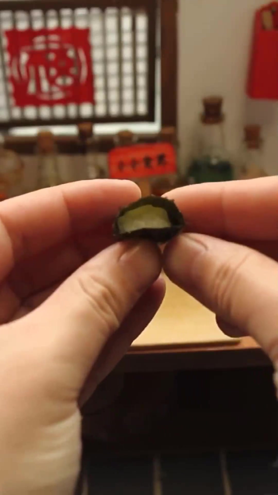 鱼子酱搭配寿司,简直太好吃了,这一盘都不够塞牙缝